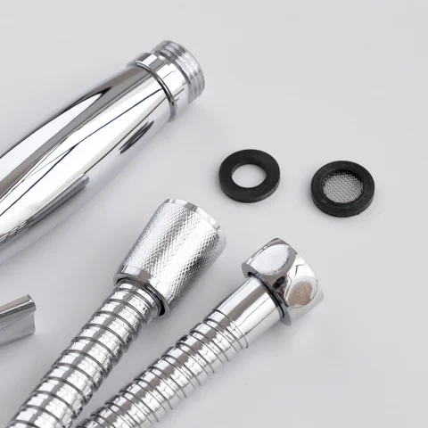 Tại các vị trí khớp nối ren ở 2 đầu dây cấp còn được trang bị gioăng cao su chống rò rỉ nước.